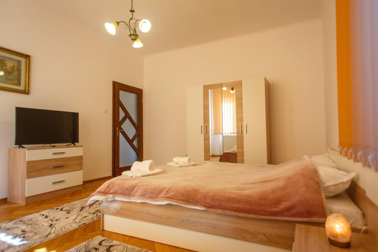 Barok Appart Braşov Extérieur photo